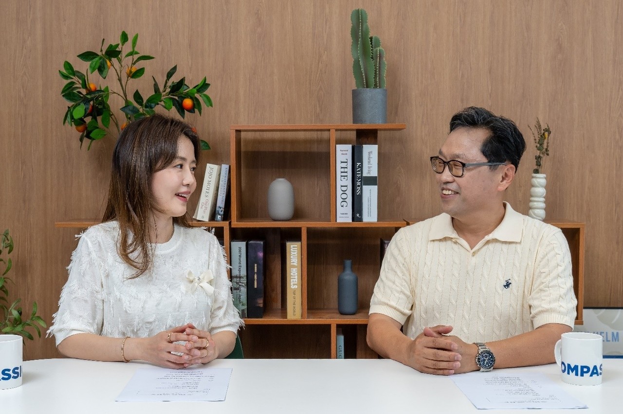 한국컴패션은 지난 7월 18일 ‘컴패션 양육 시리즈’의 새로운 에피소드인 남매 듀오 ‘악뮤(AKMU)’의 아버지 이성근 선교사 편을 공개했다. (사진=한국컴패션 제공)