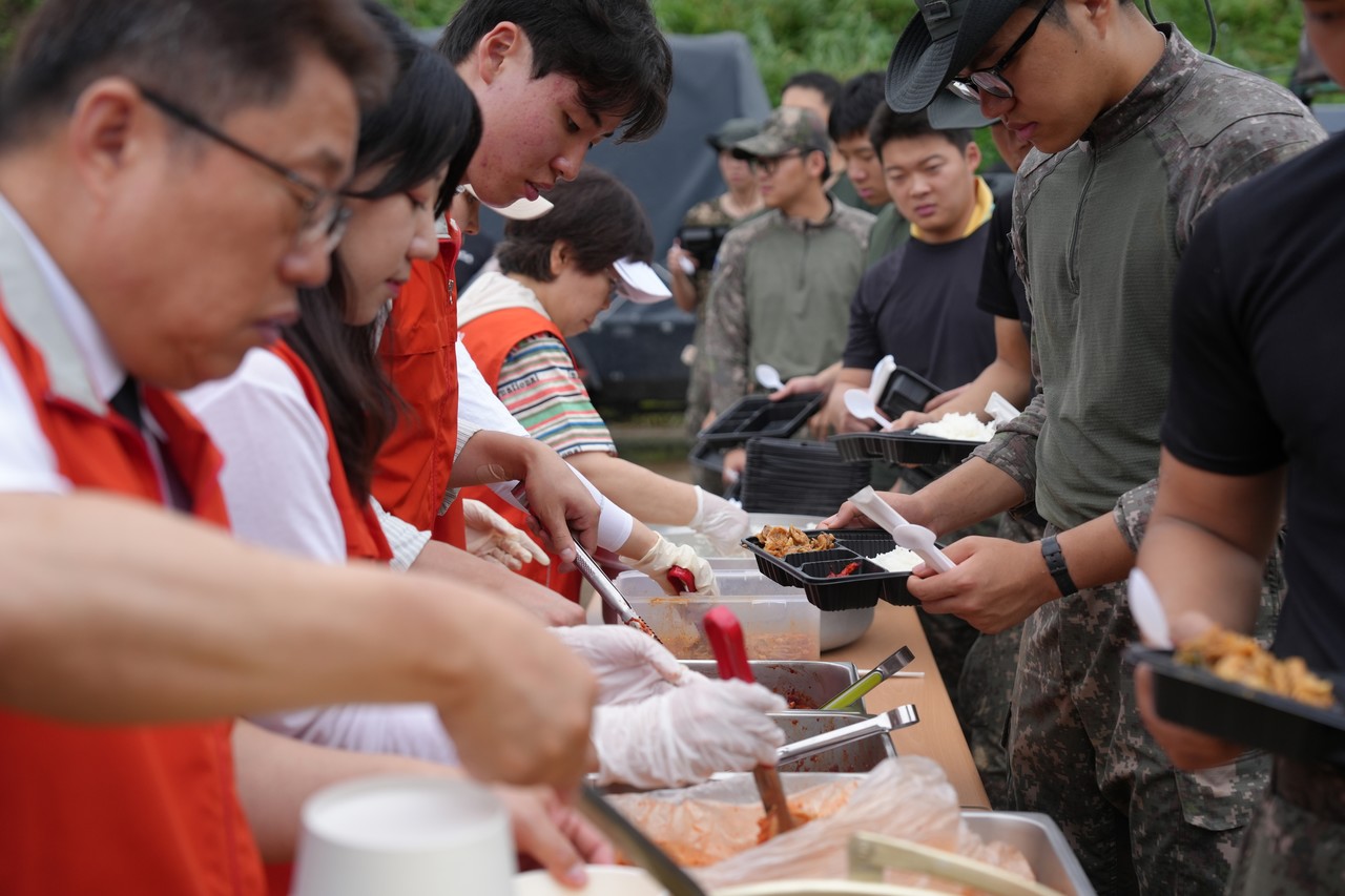 집중호우로 큰 피해를 입은 충남 지역을 중심으로 긴급구호 활동을 펼치고 있는 구세군 한국군국은 충남 예산·당진·아산에 이어 경남 산청과 전남 나주까지 지원을 확대하고 있다. (사진=구세군 한국군국 제공)