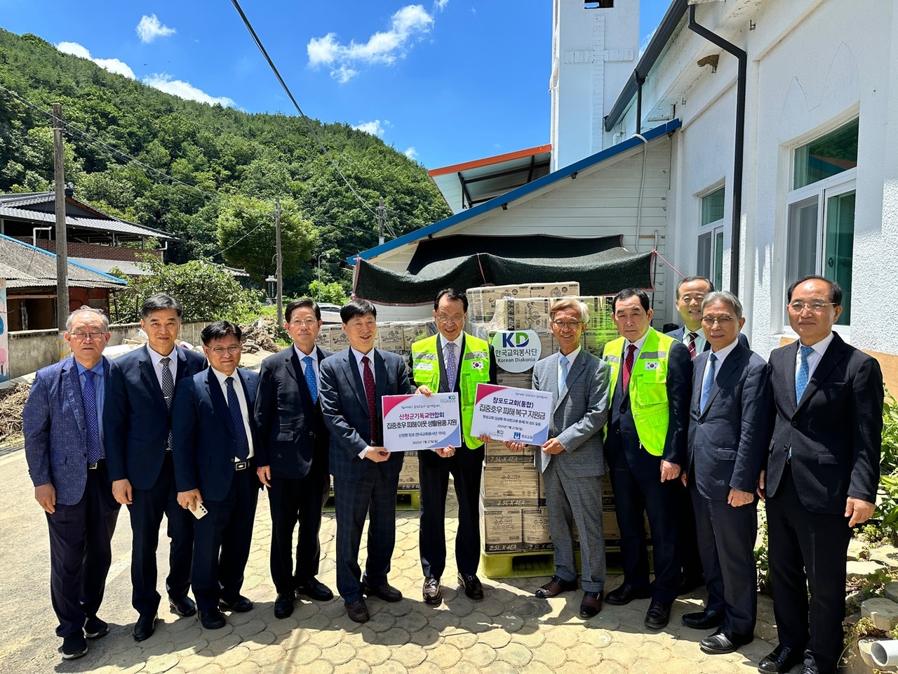한국교회봉사단이 집중호우로 인해 피해를 입은 경남 산청, 충남 예산, 경기 가평 지역에서 긴급구호 활동을 시작했다. (사진=한국교회봉사단 제공)