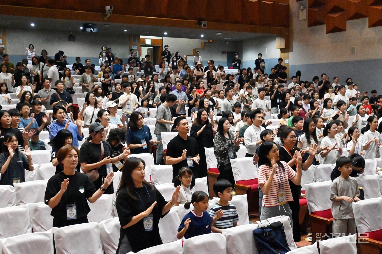 교회학교전국연합회는 8월 8-9일 충남 천안 국립중앙청소년수련원에서 ‘하나님의 정의로 하이파이브!’를 주제로 ‘2025 하계대회’를 진행 중이다.