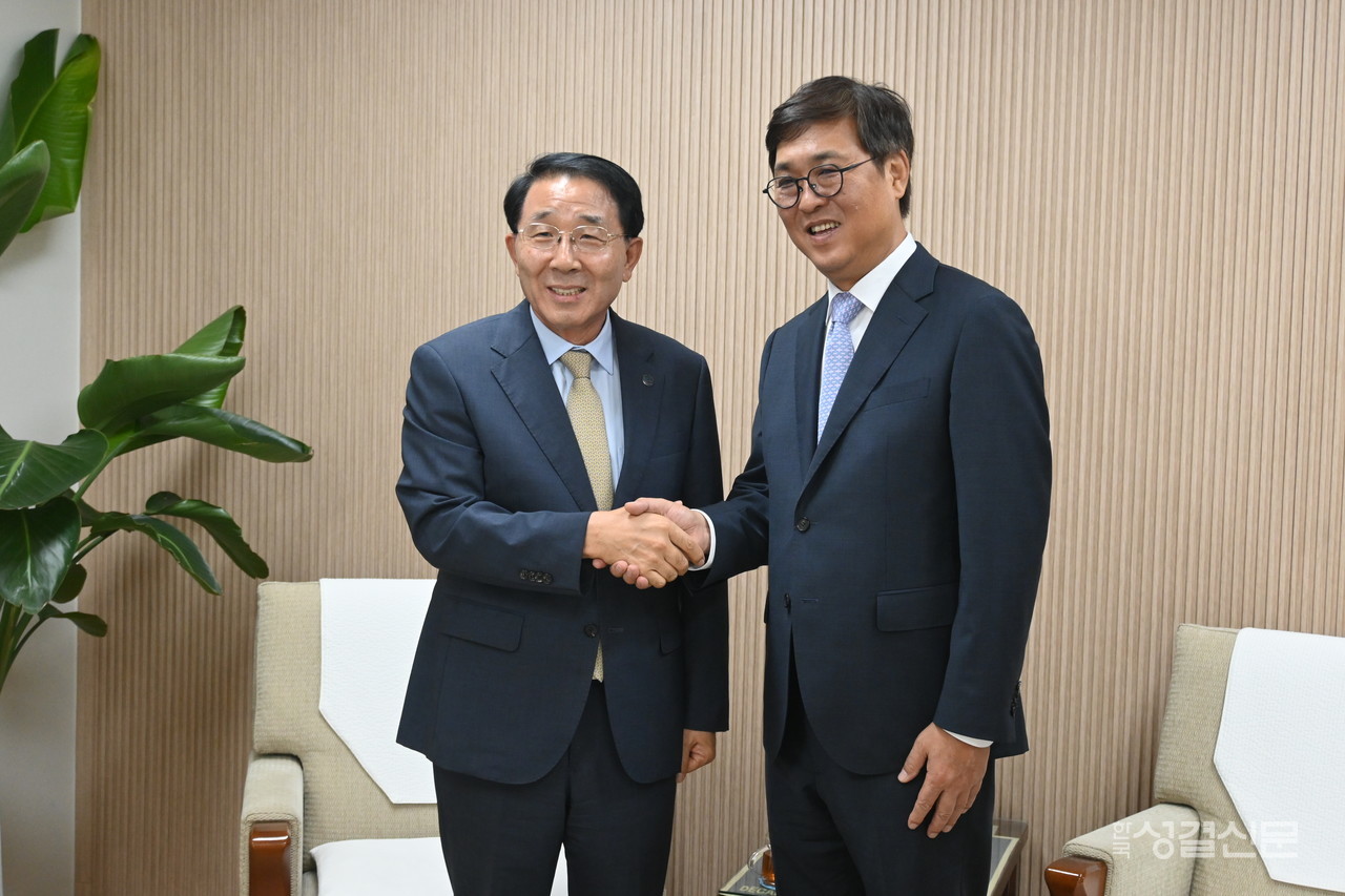 문화체육관광부 최휘영 장관이 지난 8월 20일 한국기독교교회협의회를 방문했다.