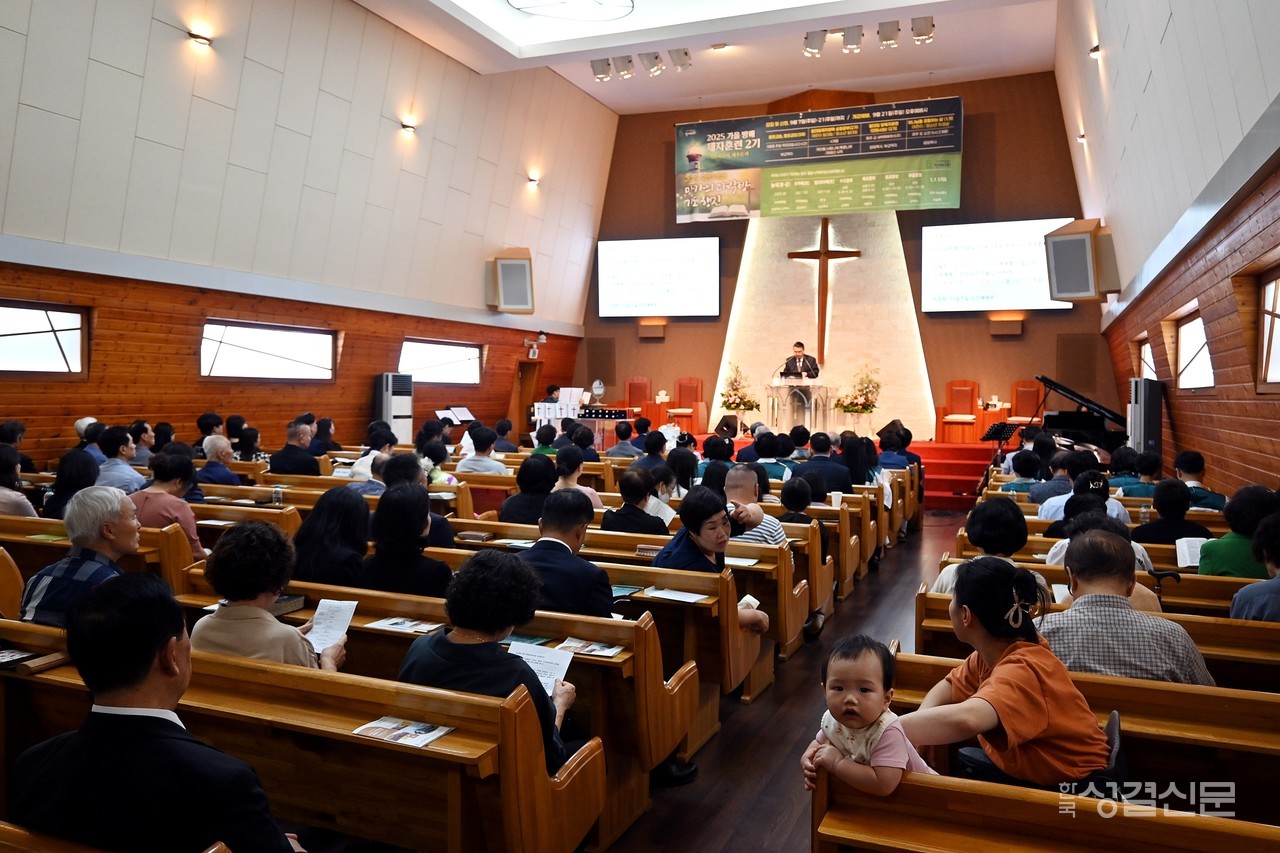 방배교회는 8월 31일 창립 50주년 기념예배를 드리고 목양교회로의 비전을 선포했다.