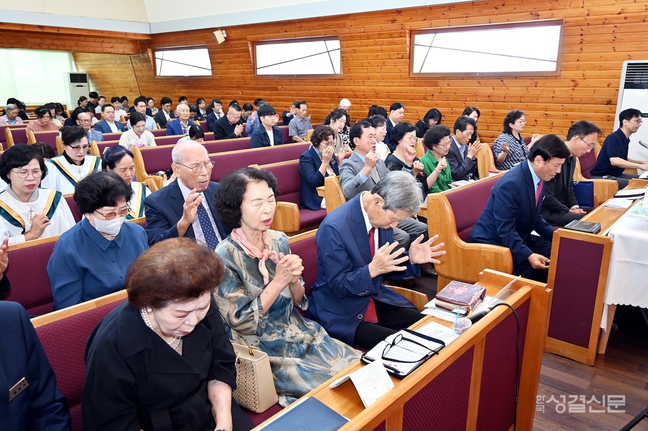 방배교회는 8월 31일 창립 50주년 기념예배를 드리고 목양교회로의 비전을 선포했다.