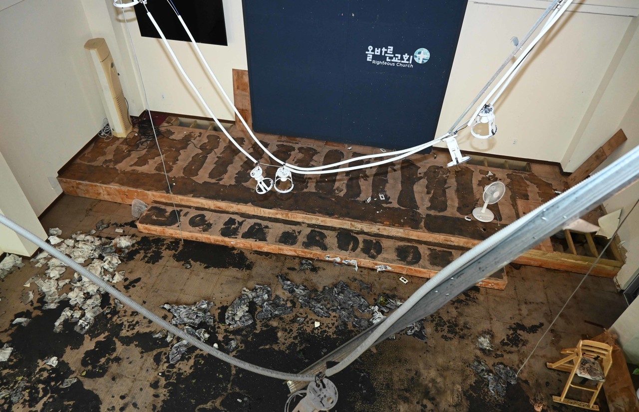 화재 당시의 올바른교회. 지난 4월 15일부터 복구공사를 시작했다.