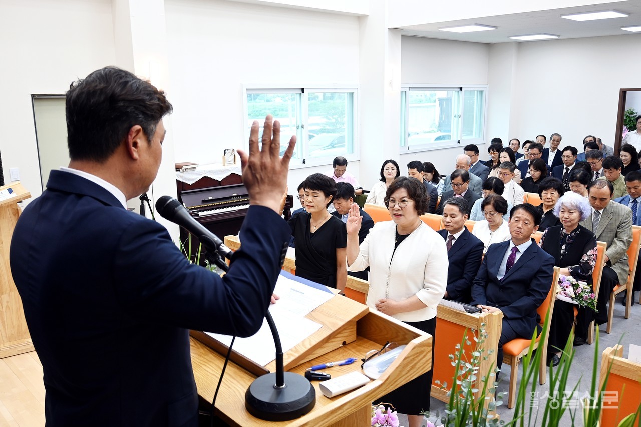 올바른교회는 지난 9월 7일 예배당 재건 및 임직감사예배를 드렸다.