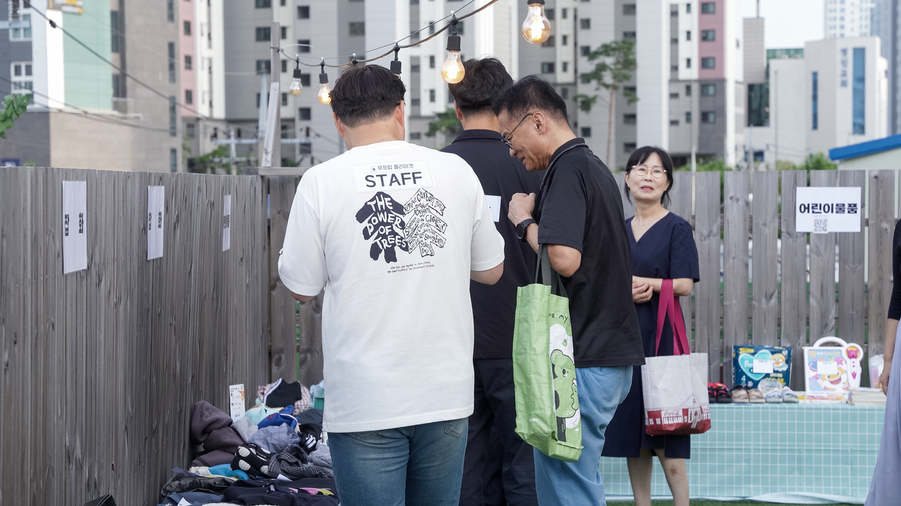 우리가본교회는 지난 9월 7일 히즈보울에서 대중전도 프로젝트의 일환으로 루프탑 플리마켓을 열고 지역사회와 성도 간의 따뜻한 교제를 나눴다. (사진=우리가본교회 제공)