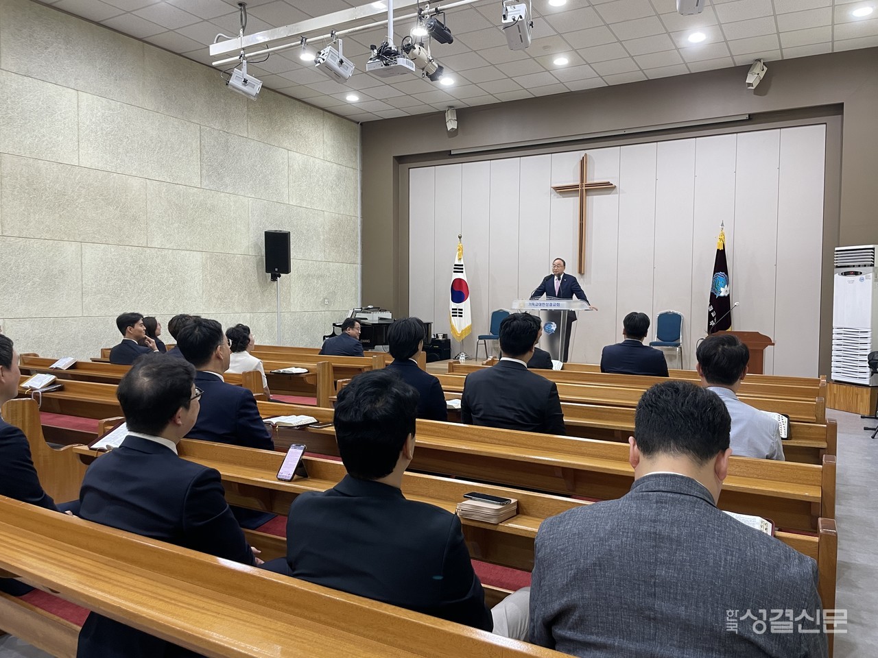 전 총회장 윤성원 목사가 9월 19일 총회본부 직원예배에서 설교를 전했다.