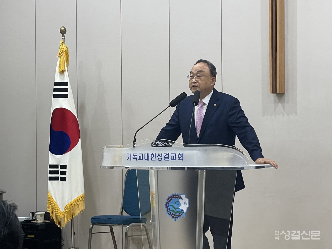 전 총회장 윤성원 목사가 9월 19일 총회본부 직원예배에서 설교를 전했다.