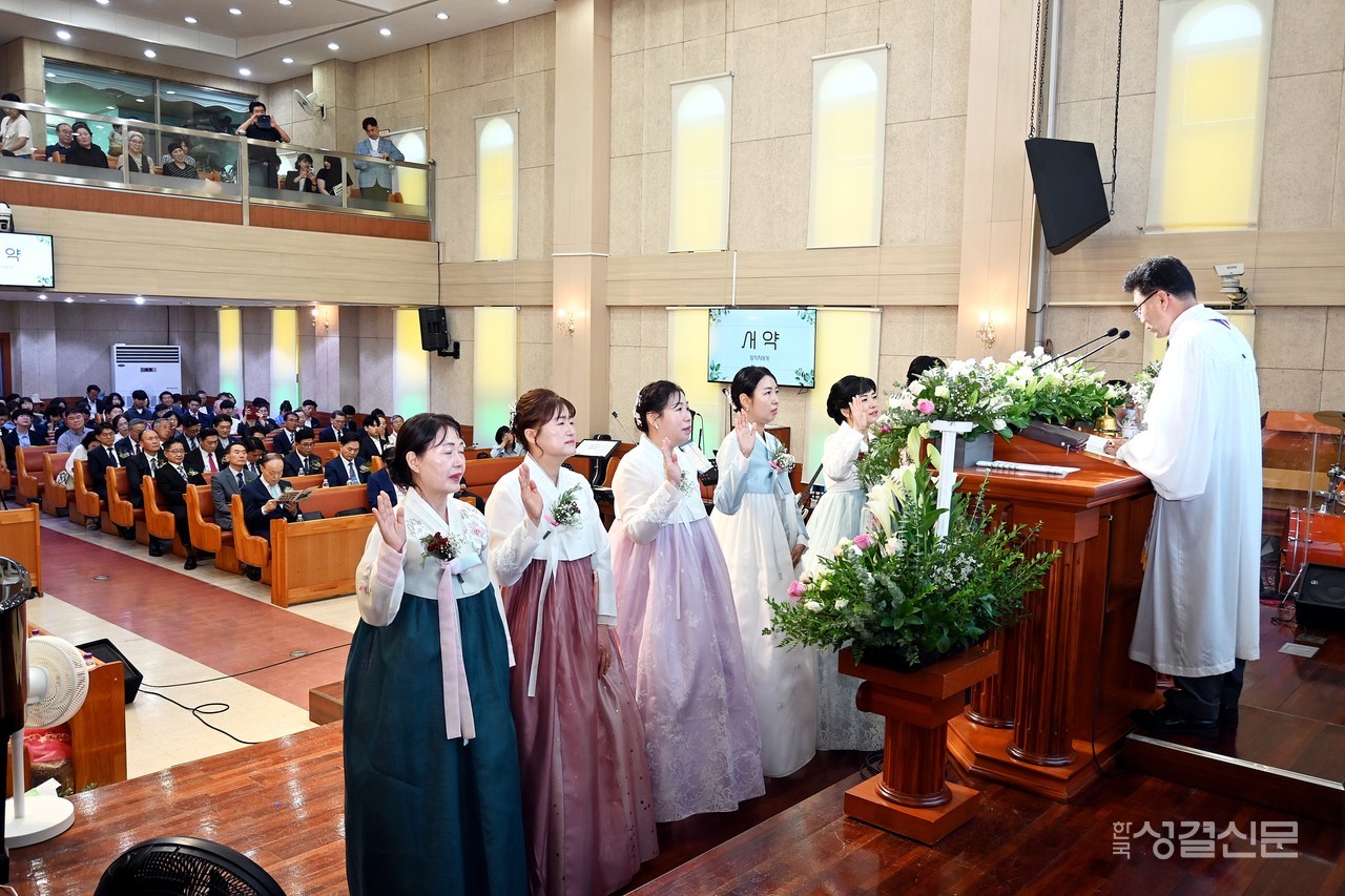 안성 온누리교회는 9월 21일 창립 35주년을 기념하며 임직식을 개최했다.
