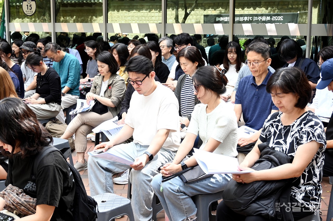 지난 9월 27일 서울 덕수궁 돌담길에서 열린 ‘2025 복음주의 기후정의행진 연합예배’.