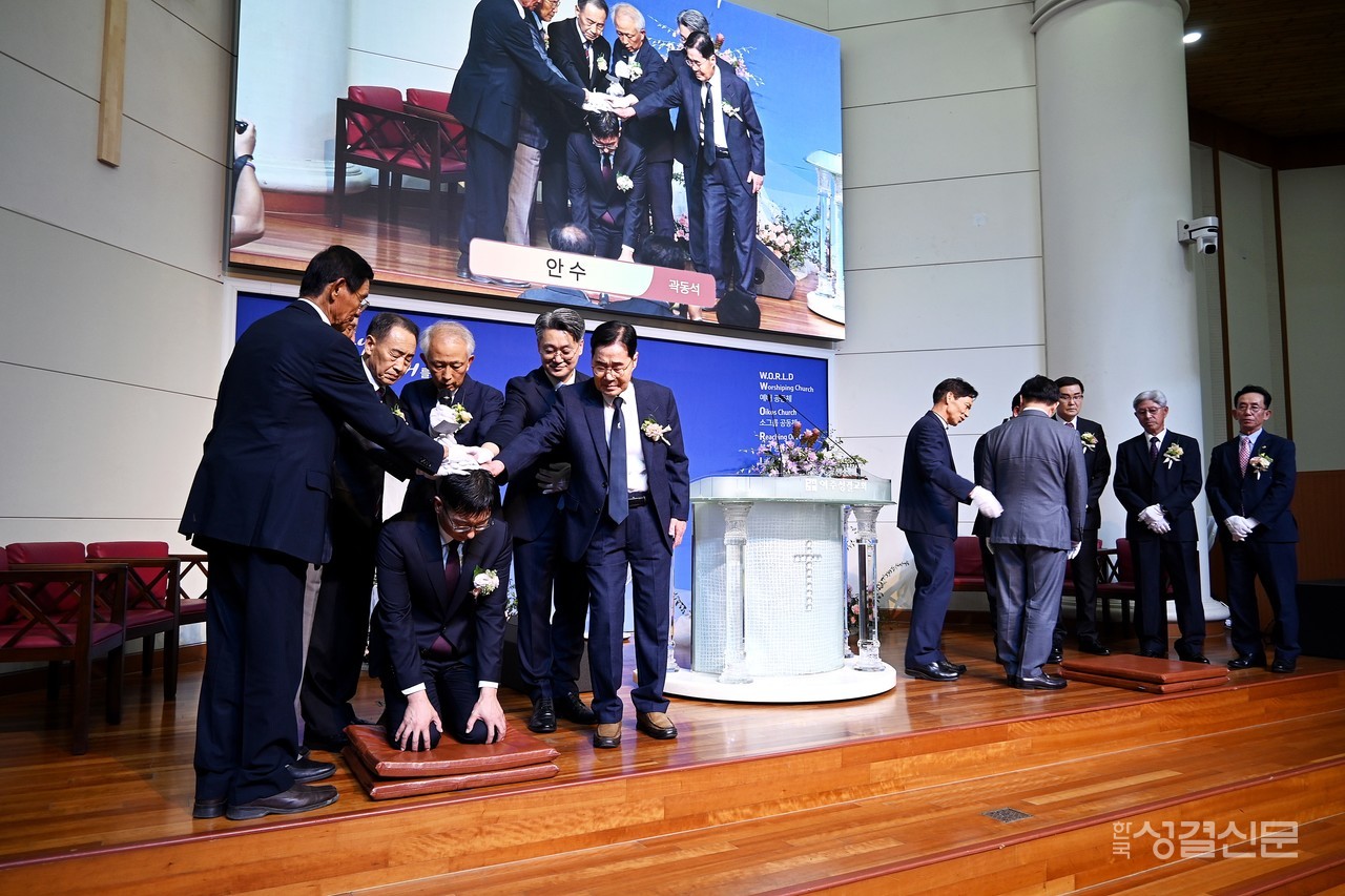 여주교회는 지난 9월 28일 장로장립 및 권사취임 감사예배를 드리고 새로운 일꾼들을 세웠다.