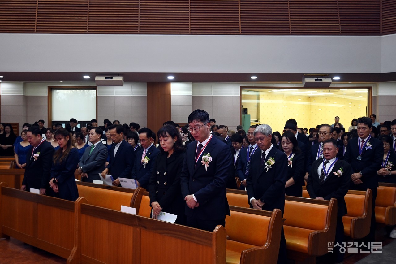 여주교회는 지난 9월 28일 장로장립 및 권사취임 감사예배를 드리고 새로운 일꾼들을 세웠다.