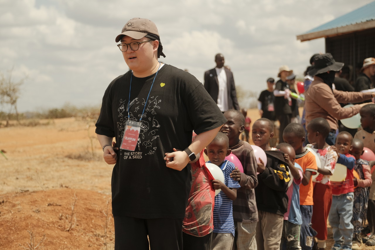 20팀 청년들이 케냐에서 어린이들에게 복음의 소망을 심어주었다.