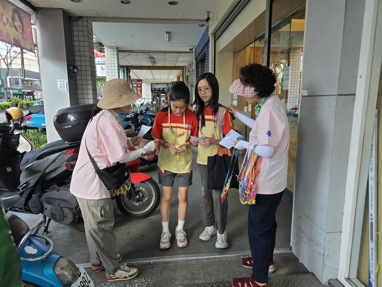 3팀은 대만에서 김장과 식사 대접, 노방전도로 사랑을 전했다.
