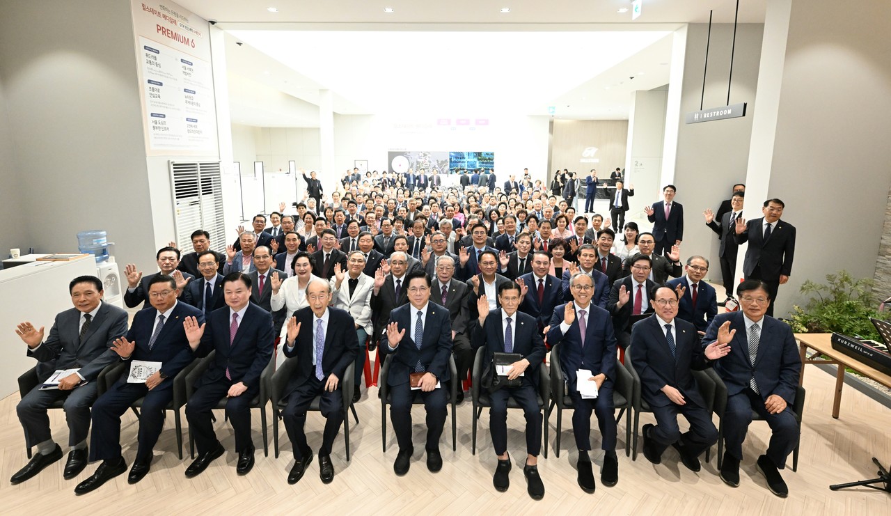 기독교대한하나님의성회는 지난 10월 1일 서울 은평구 대조1주택재개발정비구역에서 ‘AG GRACE 빌딩’ 기공예배를 드렸다. (사진=여의도순복음교회 제공)