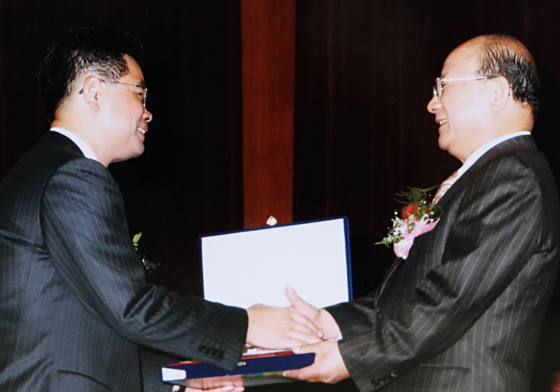 2005년 성창용 목사 취임 및 최건호 목사 은퇴식