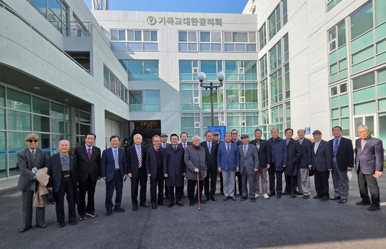 기독교대한감리회 김정석 감독회장이 지난 11월 5일 역대 감독회장과 연회 감독을 역임하고 은퇴한 원로목사들을 일영본부로 초청했다. (사진=기독교대한감리회 제공)