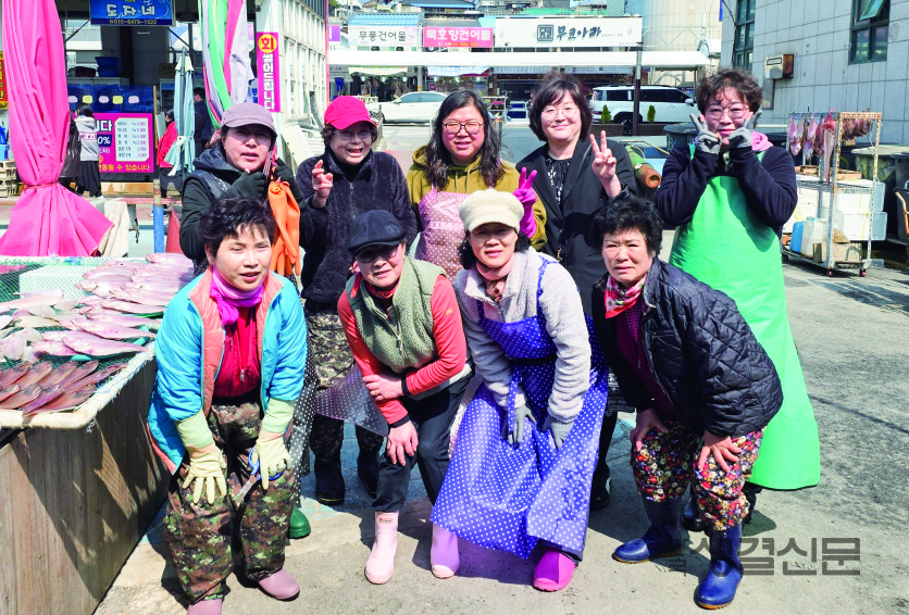 부활절 특집-생선장사하던 시장 옆 개척… “생선 팔다 그냥 교회 오게”